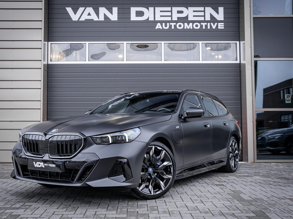 BMW 5 Serie Touring 550e xDrive 57557781-0.jpg | Van Diepen Automotive